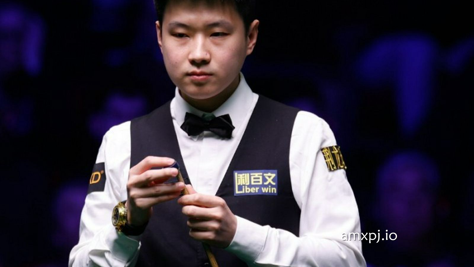 澳门新葡京深度聚焦：四连鞭终结比赛！赵心童2杆破百击退希金斯，10-7夺排名赛第5冠